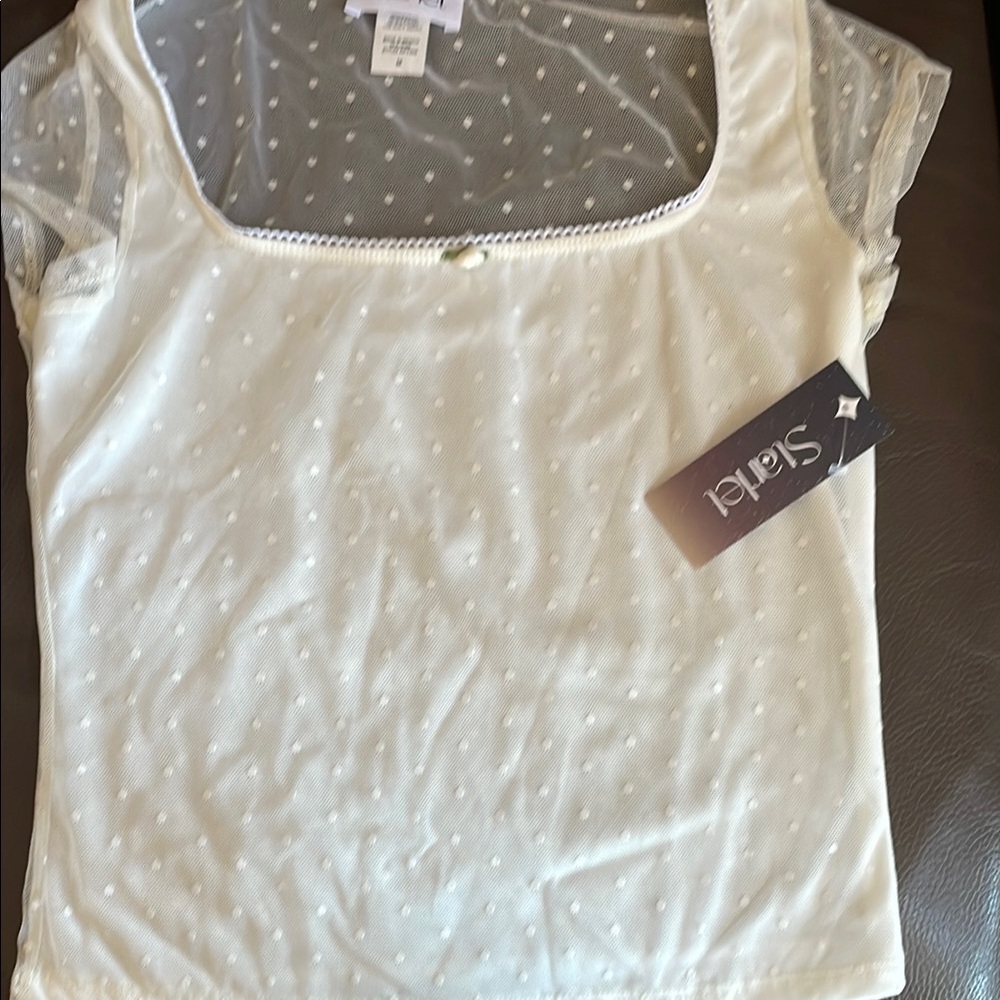 White Fitted Blouse with Square Neck and Cap Sleeves